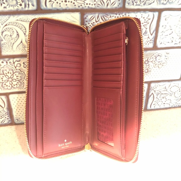 Burgundy Kate Spade wristlet - Picture 4 of 7